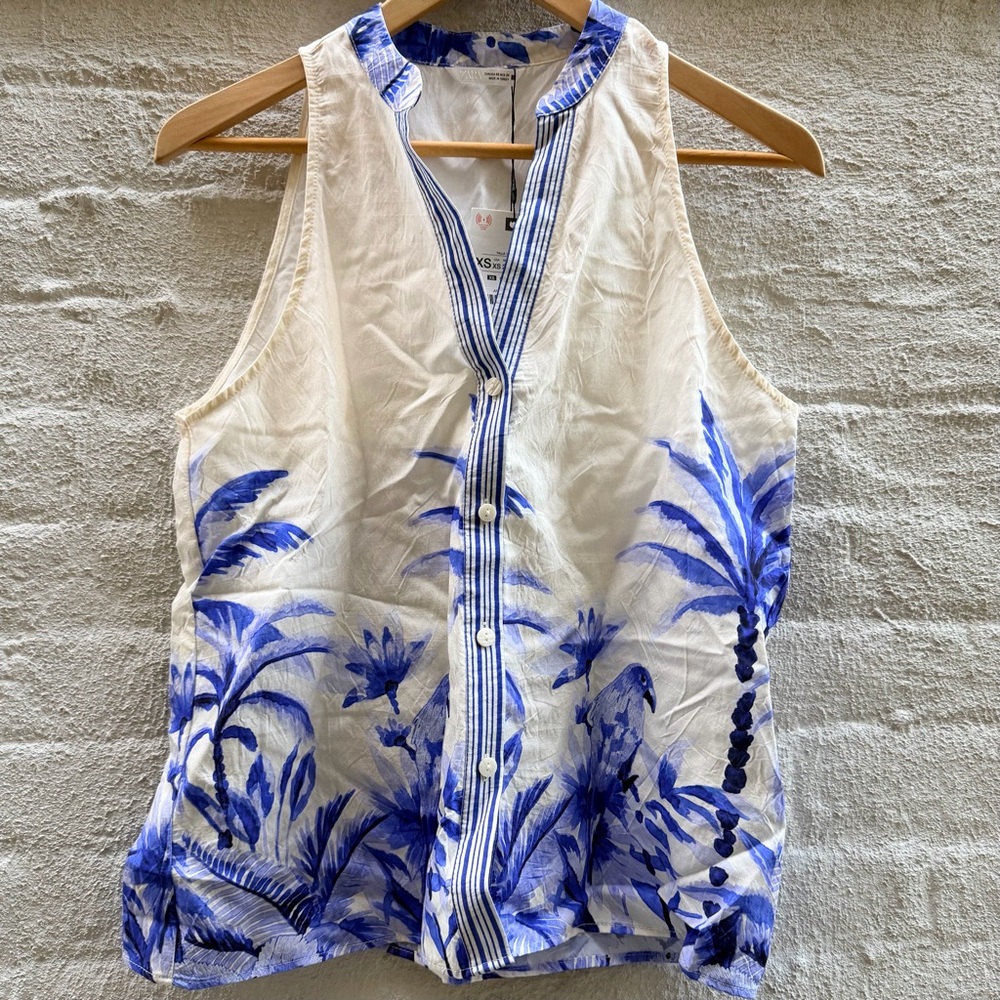 NWT Zara Blue & White Tropical Print Sleeveless Button-Up Blouse V-Neck XS